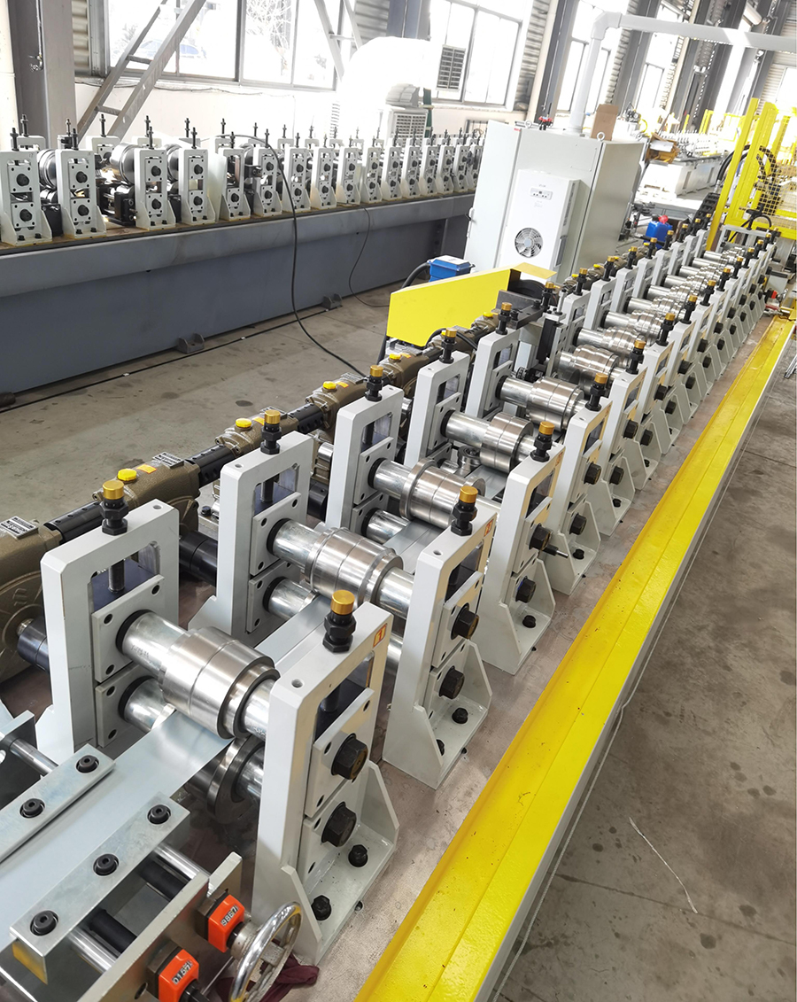Machine de formage de rouleaux de profilés pour cloisons sèches : Guide de production de goujons et de rails métalliques