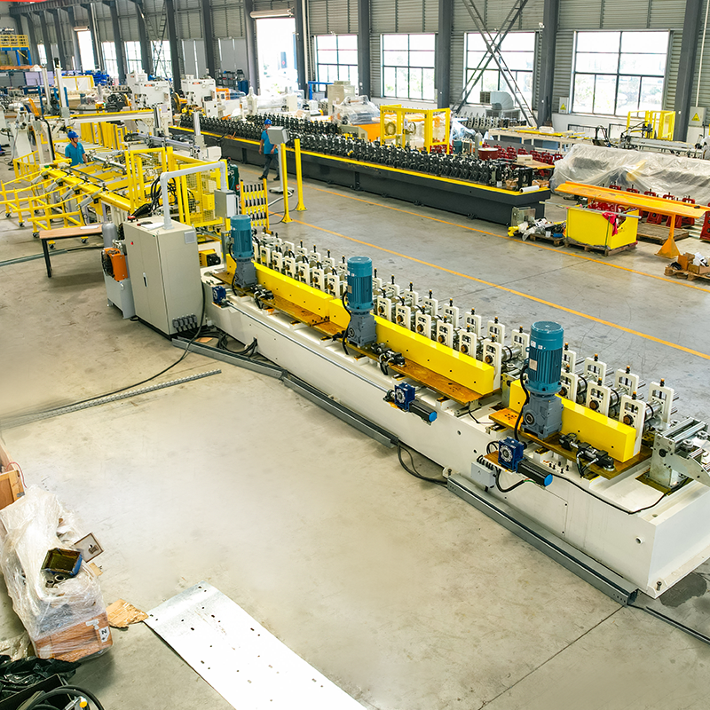 Machine de formage de rouleaux de largeur à changement automatique CU, entraînement par chaîne, emballage automatique