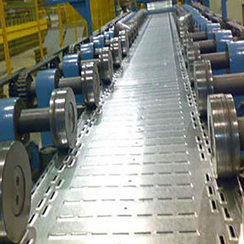 Machine de formage de rouleaux de chemins de câbles