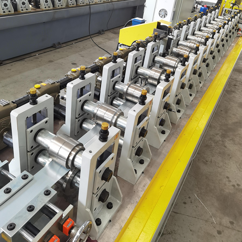 Guide de la machine de formage de rouleaux à crémaillère : comment cela fonctionne et comment choisir