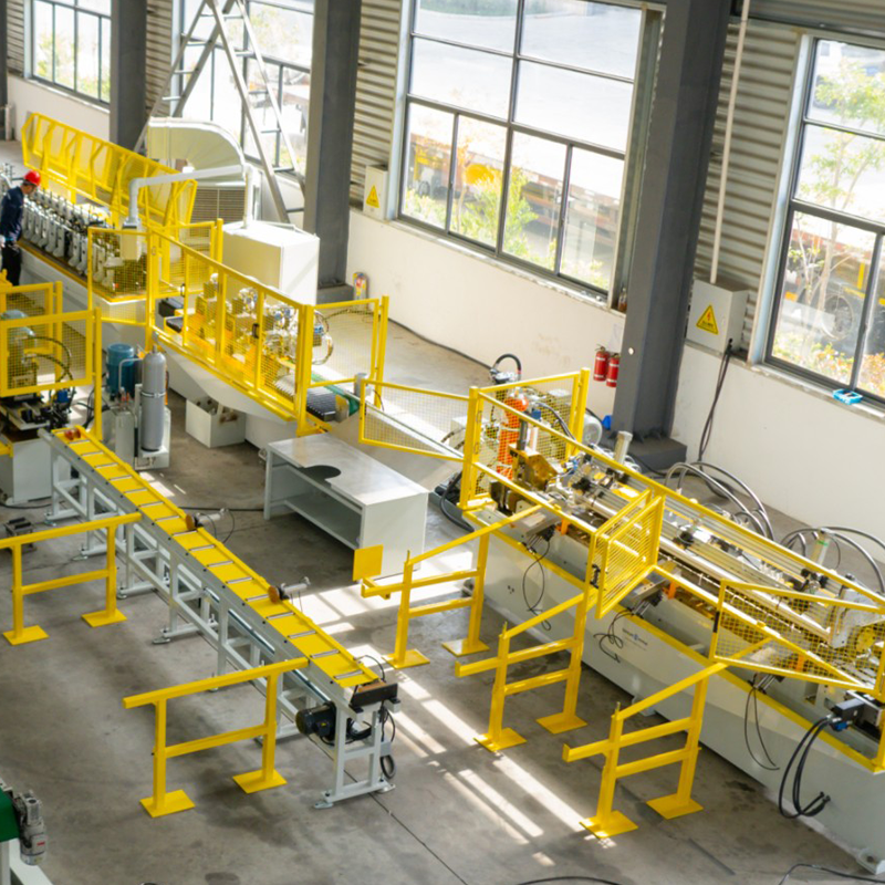 Machine de formage de rouleaux de grilles en T principales et transversales